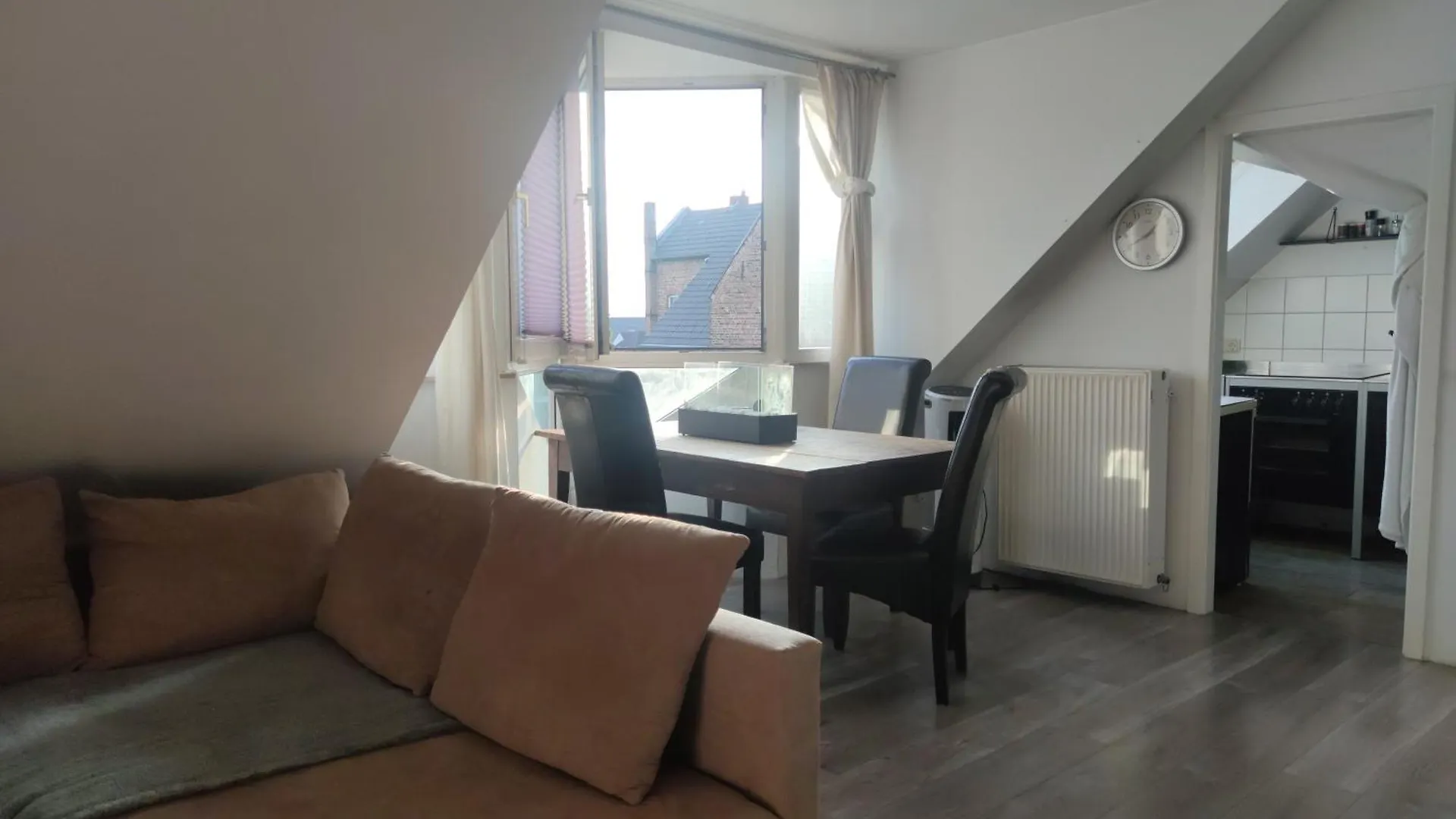קלן Komfort Apartment Citytrain Messe Business Erholung Wifi Mit Magentatv Bis 4 Pers